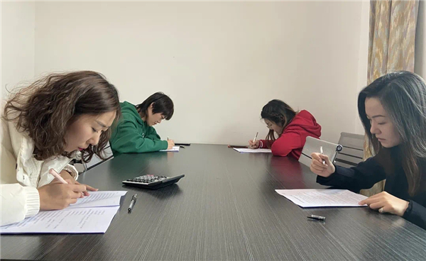 图2：正在加入综合笔试_副本.jpg